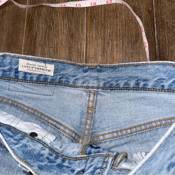 Vintage 501 Levi’s high waisted straight tapered leg button fly mom jean 23 crop